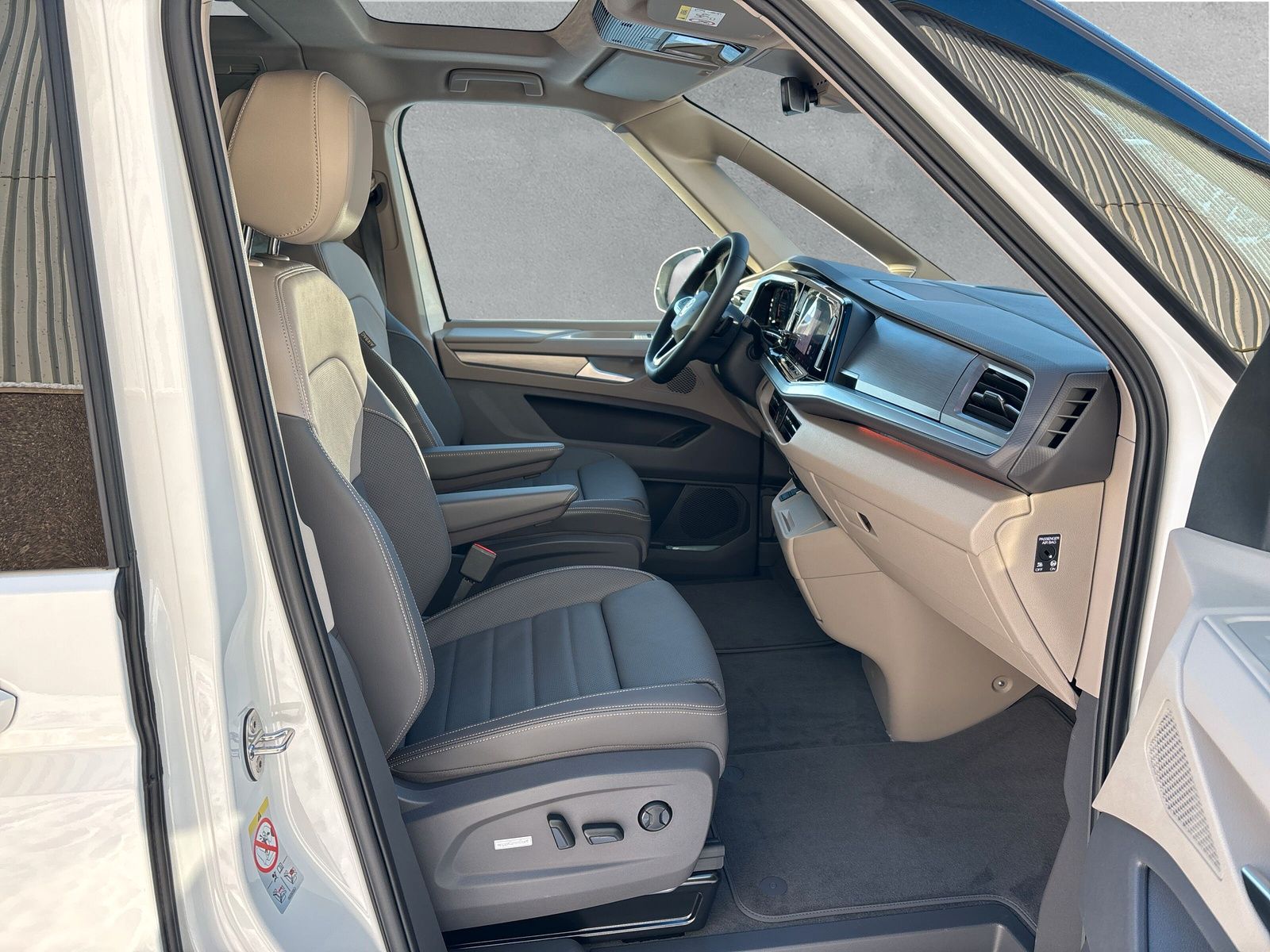 Fahrzeugabbildung Volkswagen Multivan Life Edition 110kW 7-Gang DSG Navi, AHK