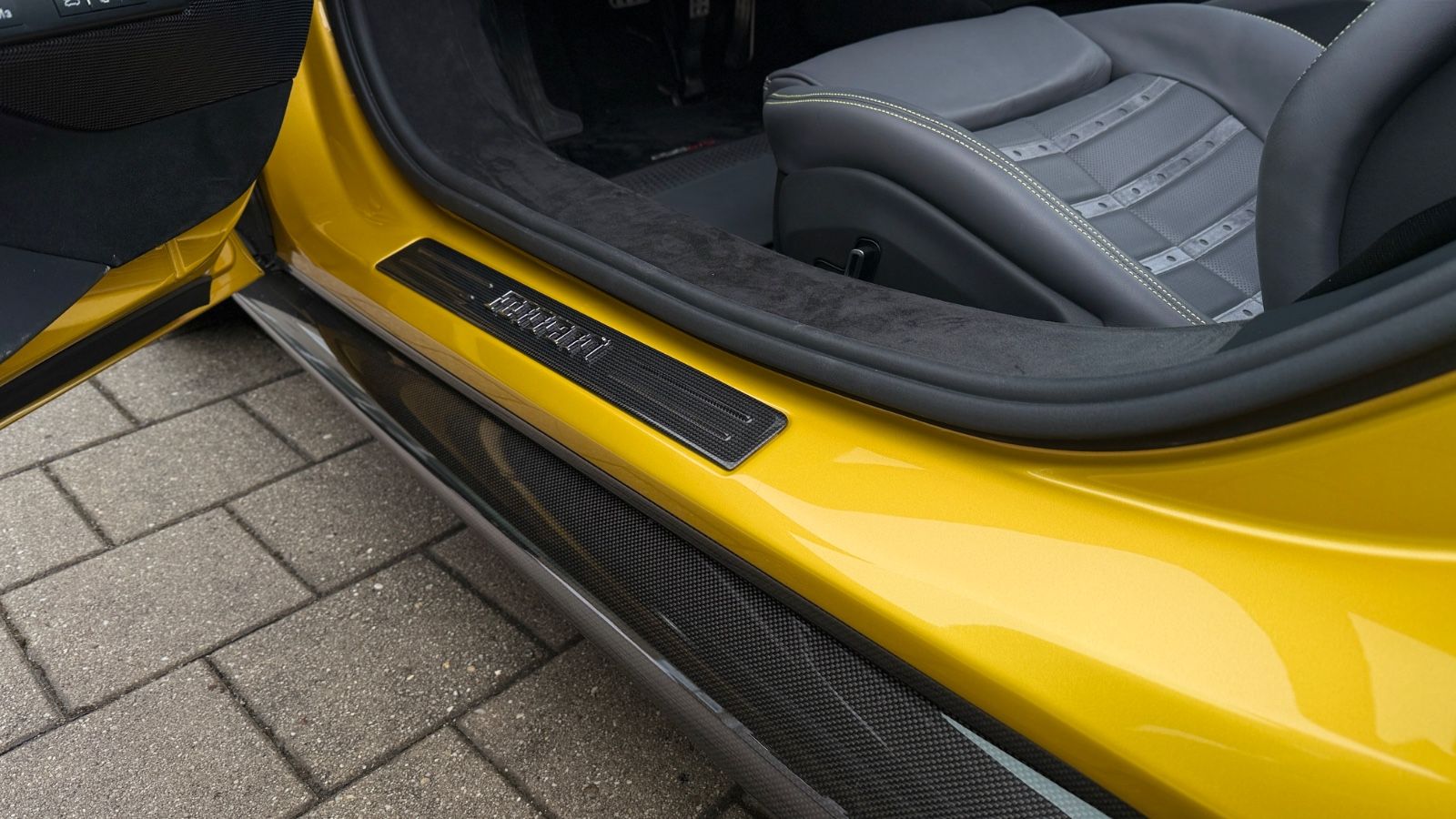 Fahrzeugabbildung Ferrari 296 GTS*Voll Karbon*Lift*Kamera*LED*1.Hand