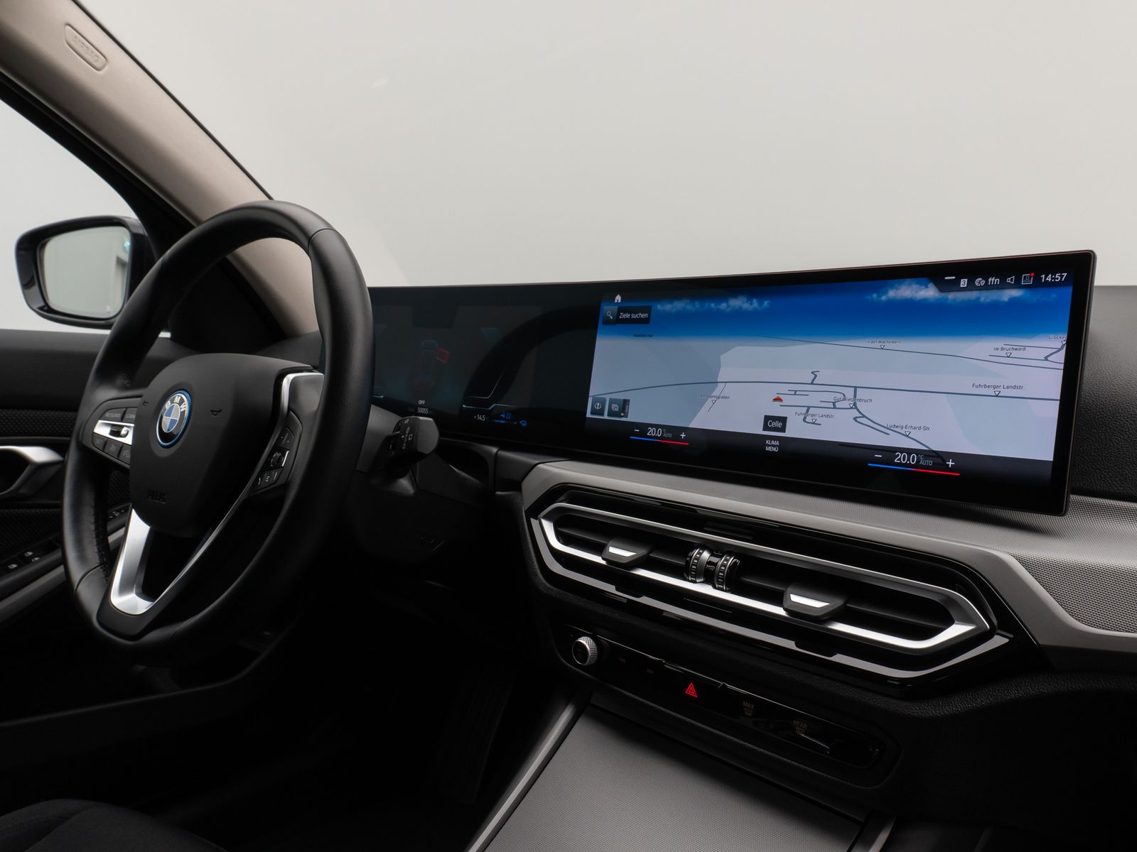 Fahrzeugabbildung BMW 330e DAB CockPit+ PDC LED Geschwindigkeitsreg