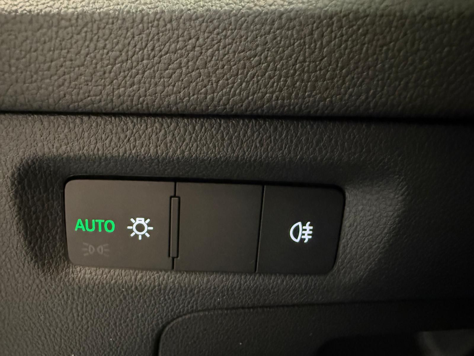 Fahrzeugabbildung SKODA Octavia Combi 2.0 TDI 110 kW Selection / AHK/LED