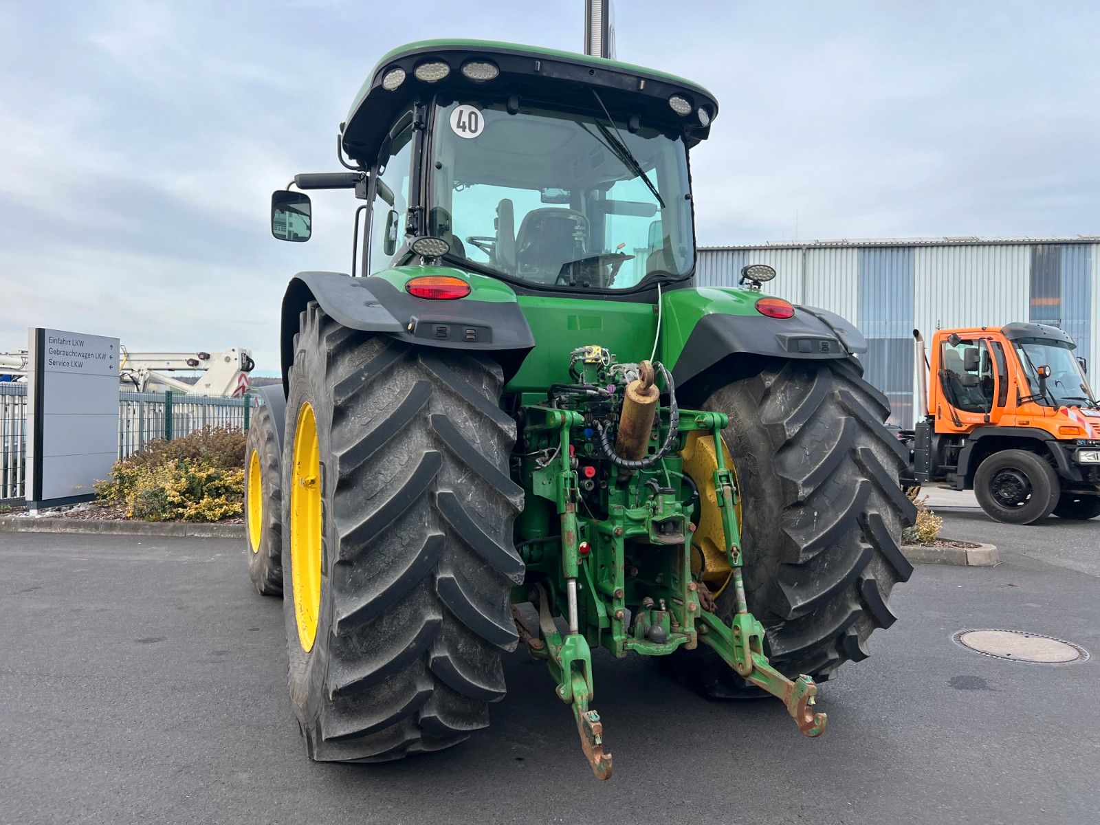 Fahrzeugabbildung John Deere 8295 R / kein AdBlue / Rückfahreinrichtung