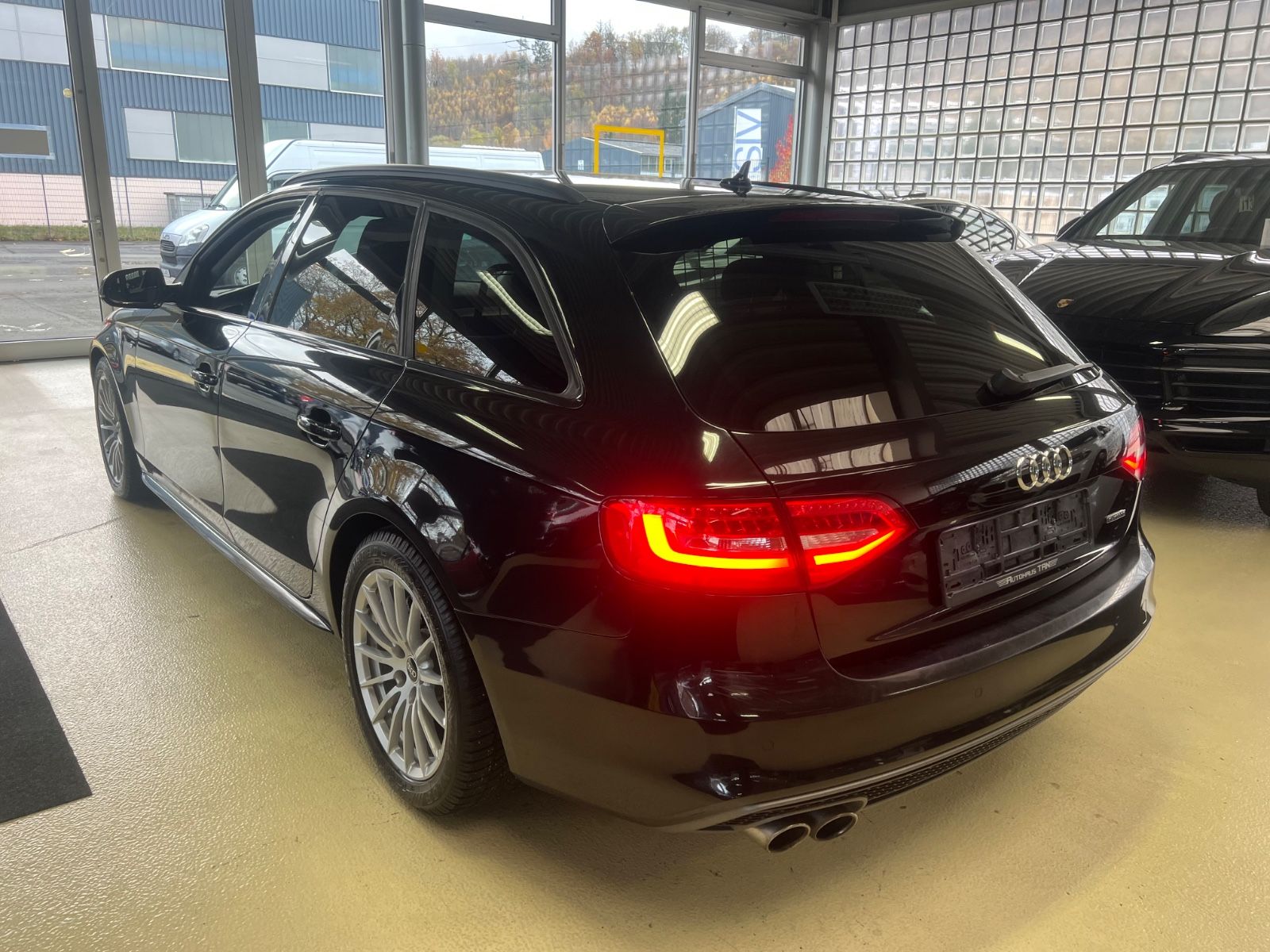 Fahrzeugabbildung Audi A4 Avant 2.0 TDI S line quattro *1.HAND*