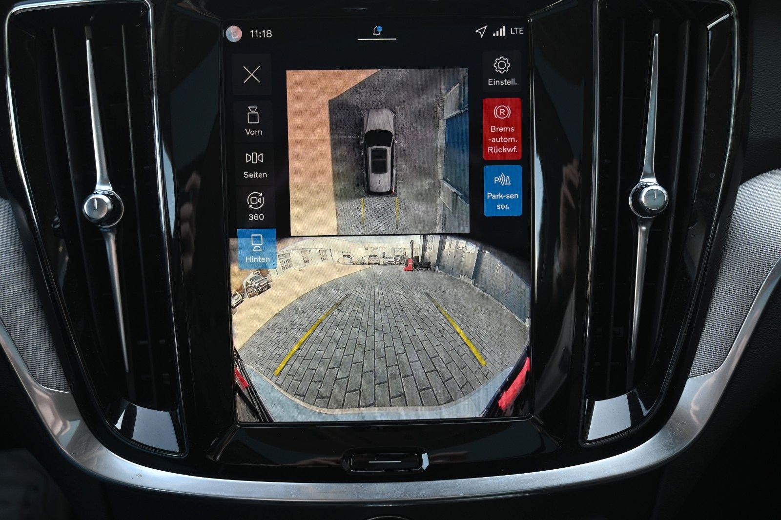 Fahrzeugabbildung Volvo V60 T6 AWD RC Plus Dark*PANO*360°*ACC*HuD*AHK