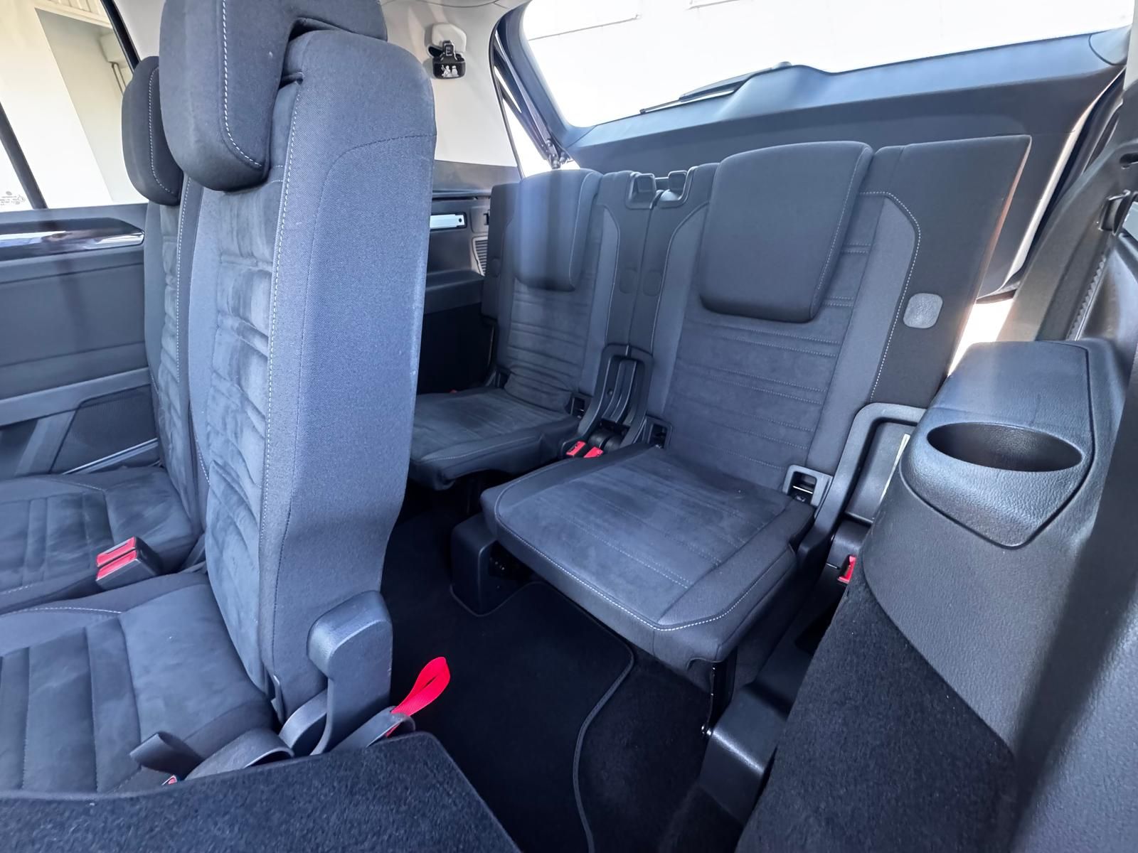 Fahrzeugabbildung Volkswagen Touran Highline 1.5 TSI EU6d-T OPF R-Line Pano