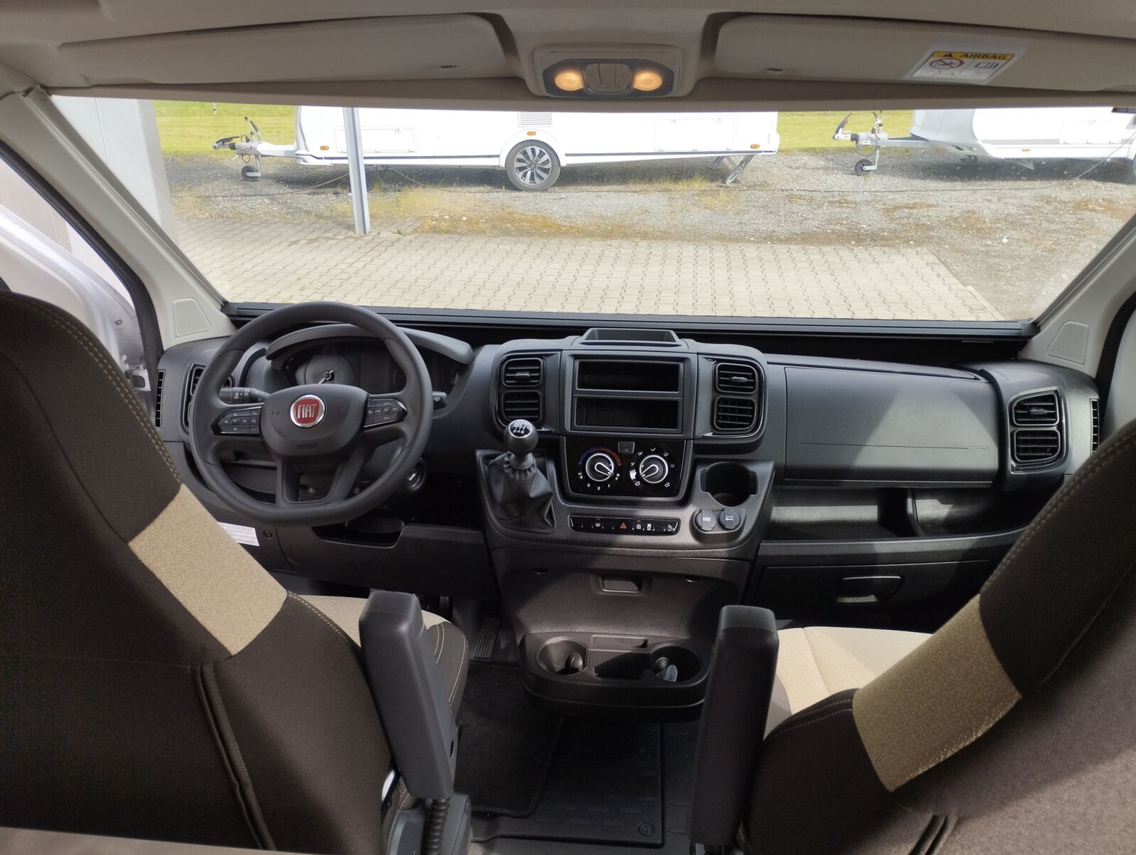 Fahrzeugabbildung Forster Vantasy 541 HB 140 PS mit Pop-Up Dach