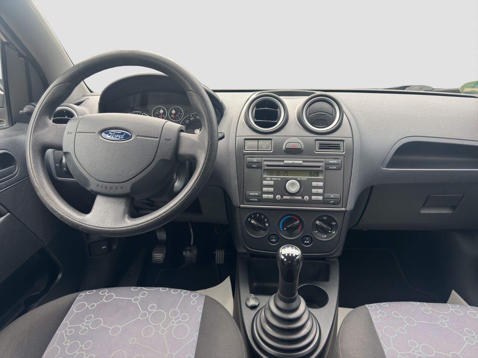 Fahrzeugabbildung Ford Fiesta Fun /Klimaanlage/Servo/Radio/TÜV/HU Neu