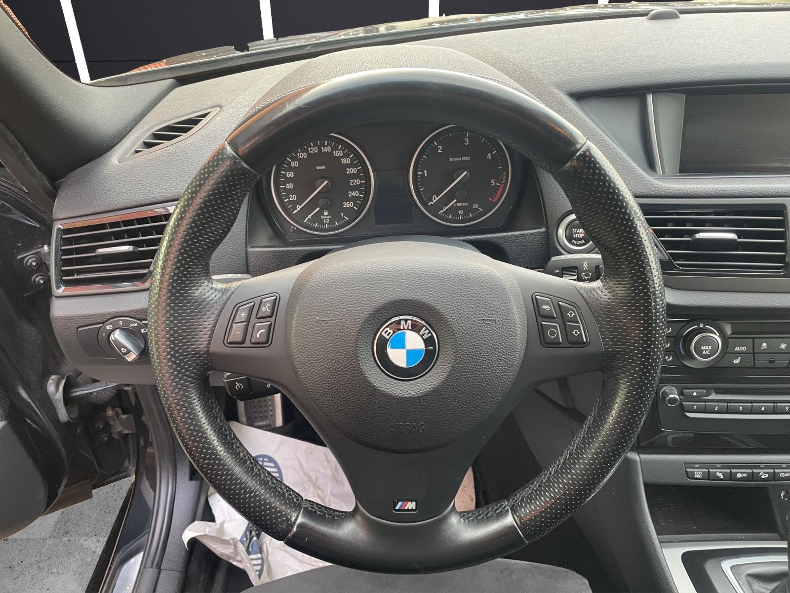 Fahrzeugabbildung BMW X1 xDrive*M Sport*Kamera*SitzHZ*Pano*Xenon*DAB