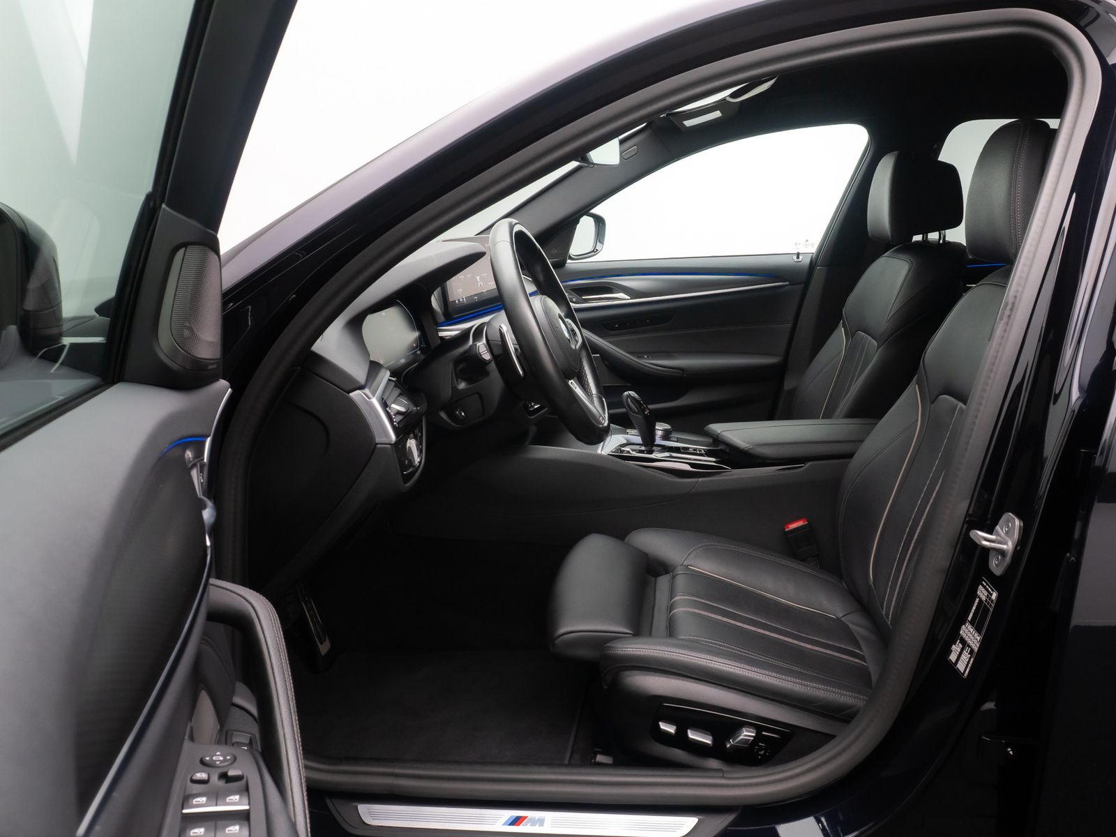 Fahrzeugabbildung BMW 530i M Sport AHK Kamera HUD H/K DAB Massage ACC