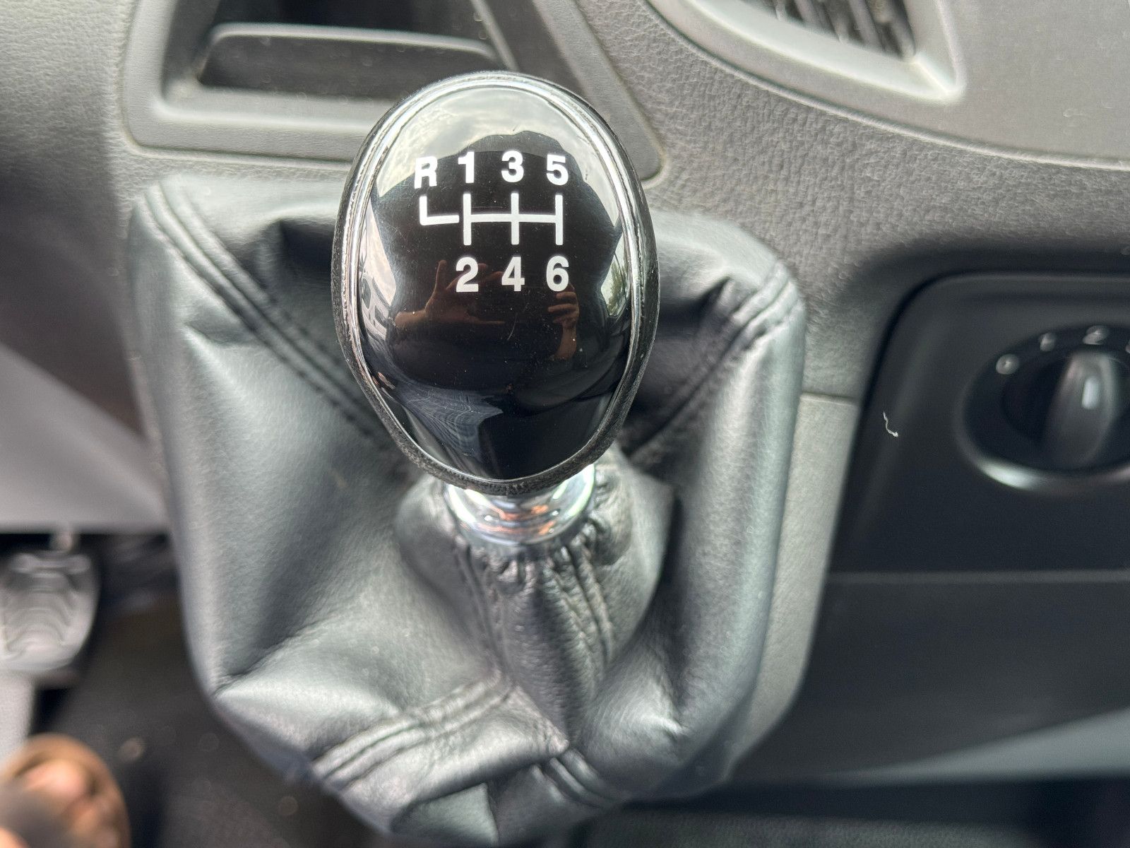 Fahrzeugabbildung Ford Transit Custom 2.2 TDCI HOCHDACH L2 H2 3-SITZER