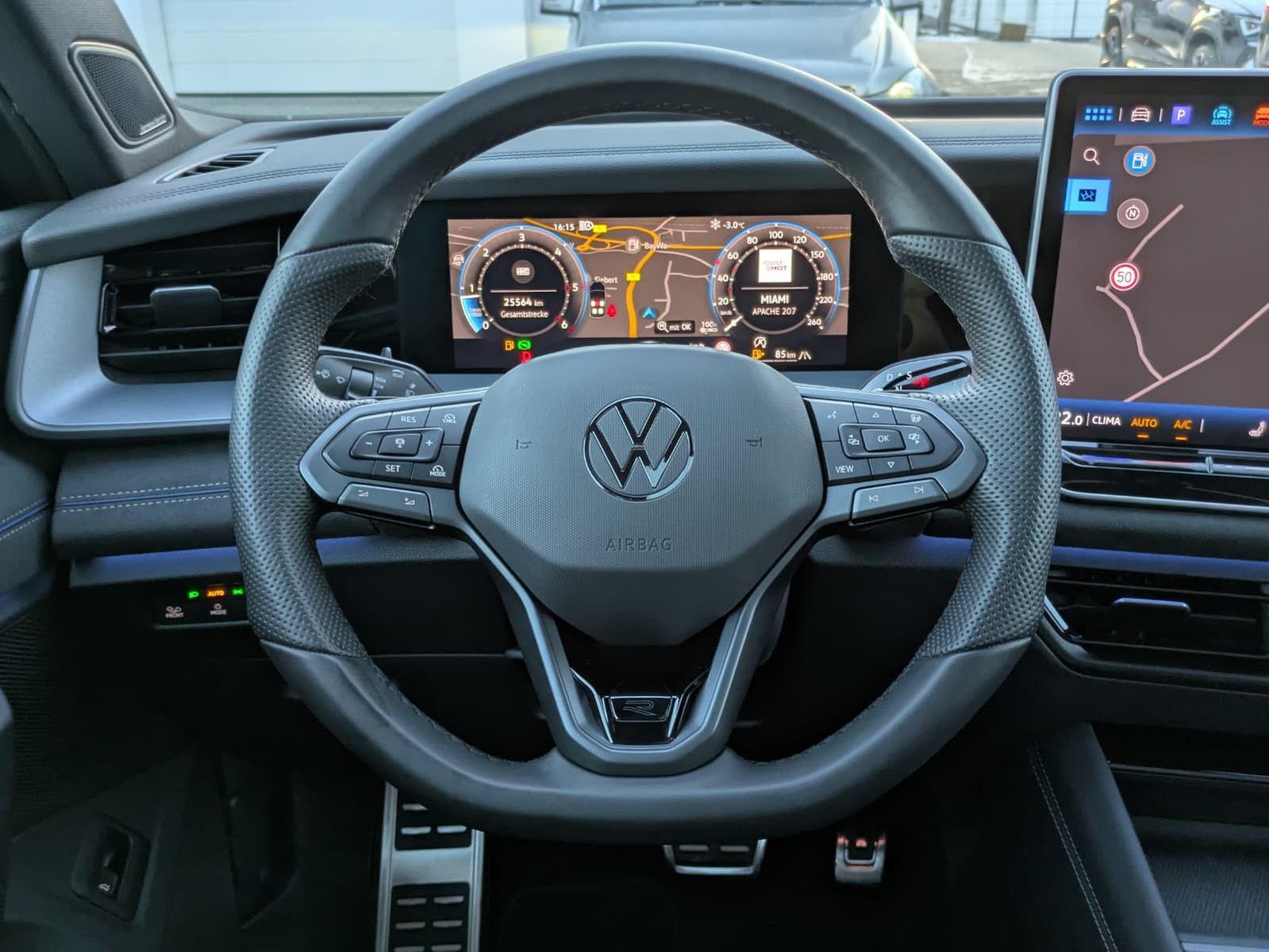 Fahrzeugabbildung Volkswagen Tayron 2.0 TDI 4M R-Line BLACK*7S*IQ-L.*PANO*HUD