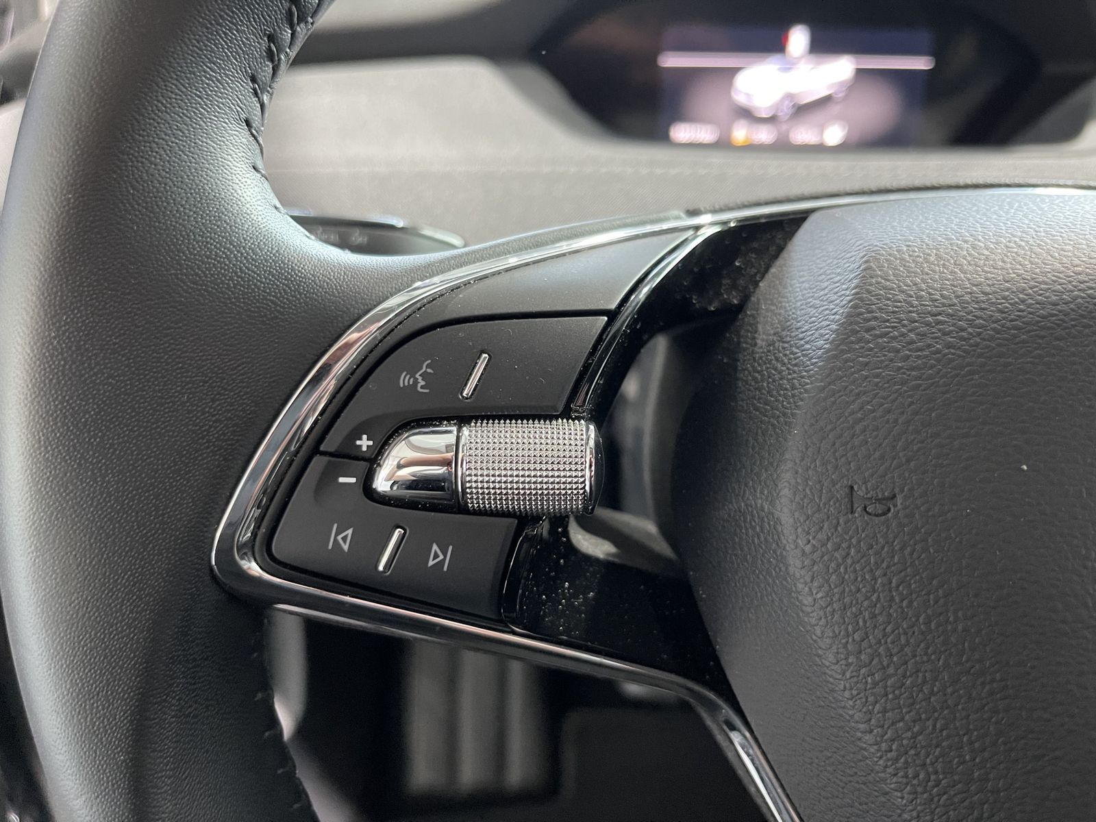Fahrzeugabbildung SKODA Enyaq 60 Loft*AHK*LED-Matrix*