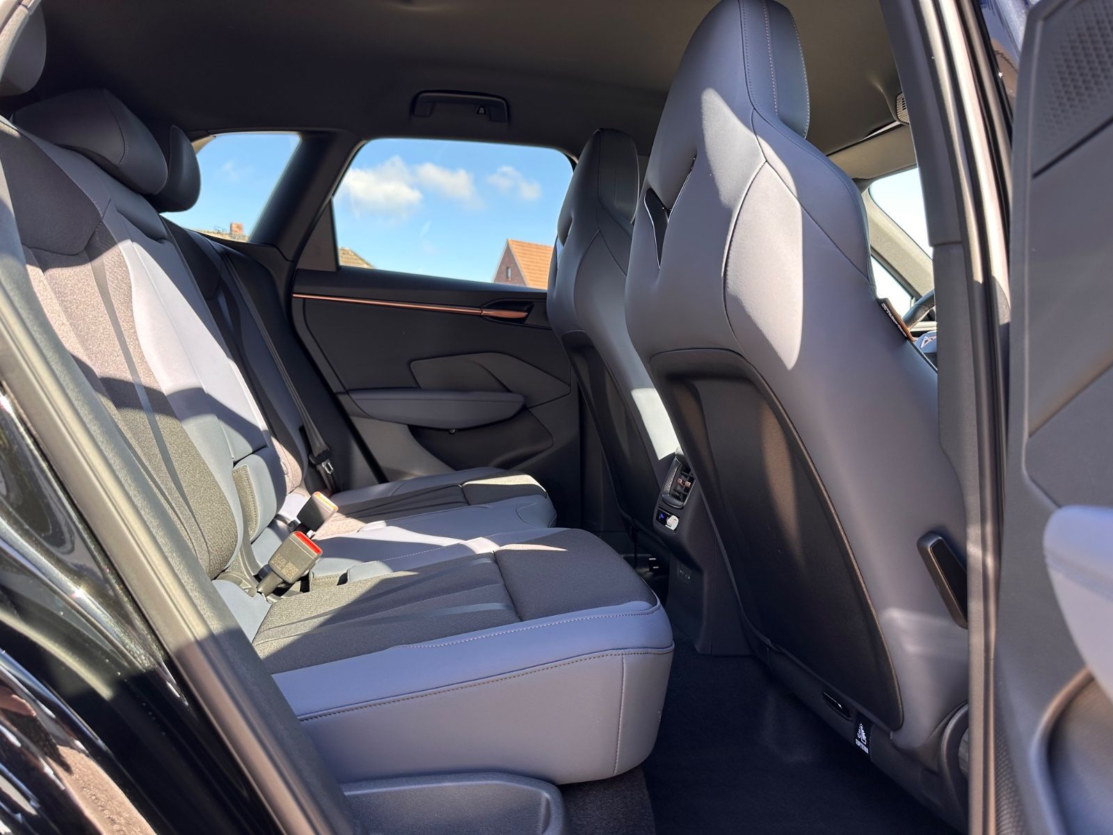 Fahrzeugabbildung CUPRA Terramar 1.5 eTSI DSG AHK/Navi/ACC/LED/SHZG/GJR