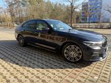 BMW 530d xDrive A -M Paket - BMW 530 mit Diesel-Antrieb: Blau, Limousine