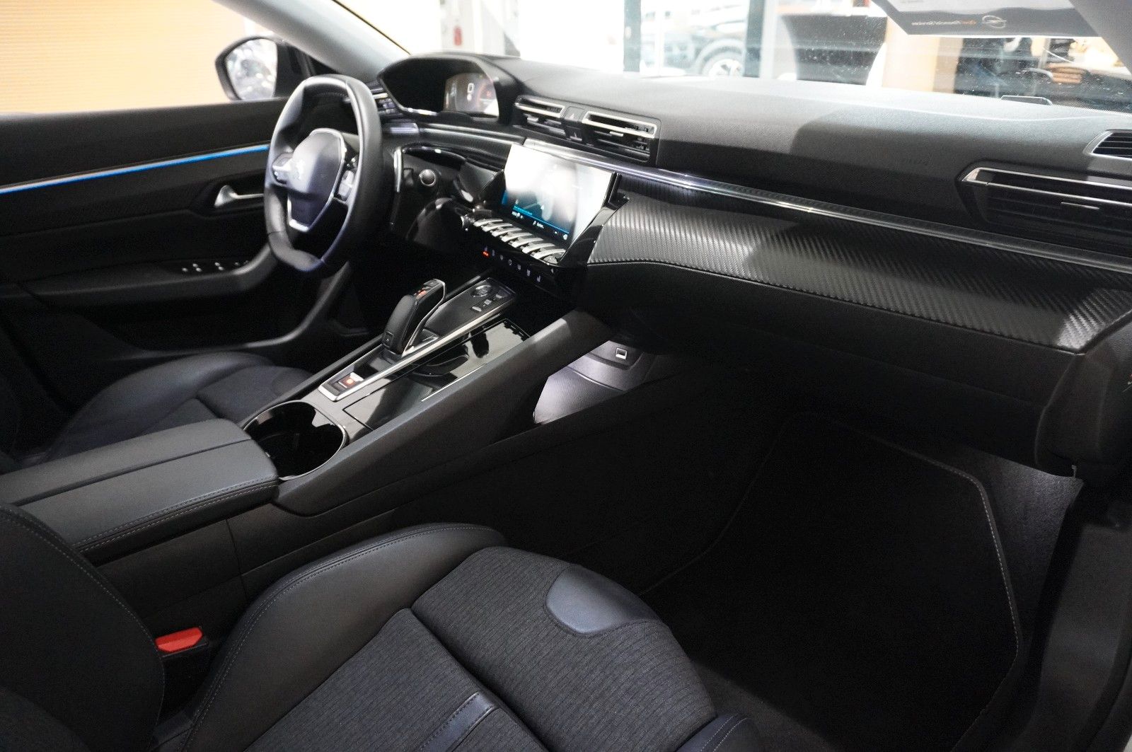 Fahrzeugabbildung Peugeot 508 SW 1.2T ALLURE PACK NAVI/LED/KAMERA/SHZ/VIRT