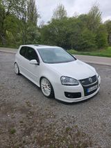 Volkswagen Golf 5 GTI Edition 30 / Kein Pirelli - Volkswagen Golf mit Benzin-Antrieb: Pirelli GTI