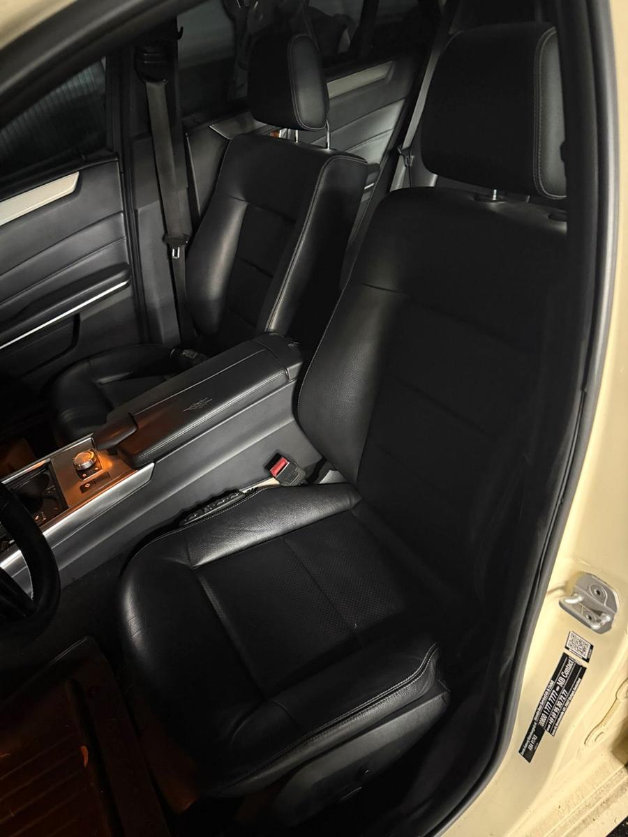Mercedes-Benz E200 2015 — салон