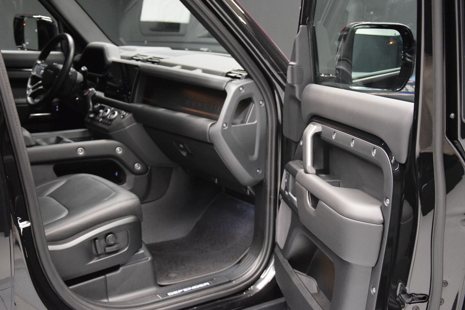 Fahrzeugabbildung Land Rover Defender 110 X-Dynamic HSE 5.0 V8 Pano Matrix