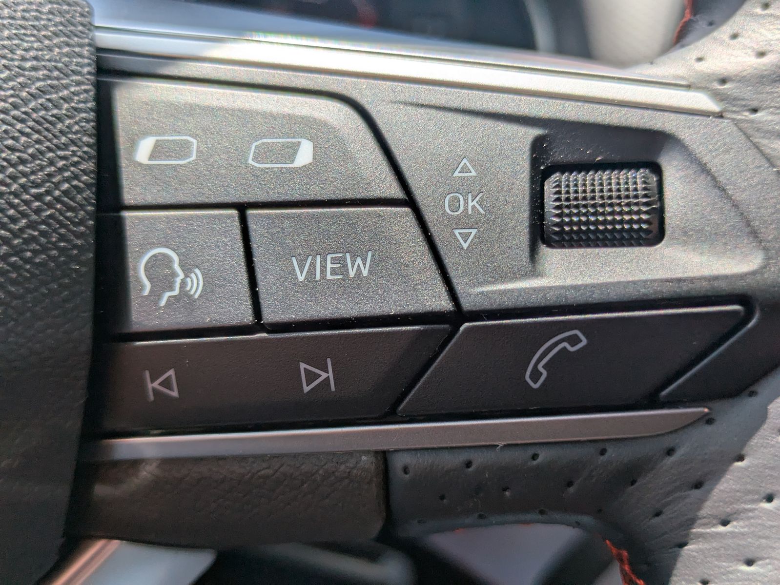 Fahrzeugabbildung SEAT Arona 1.5 TSI FR DSG AHK*ACC*LED*APP*DAB*KAMERA