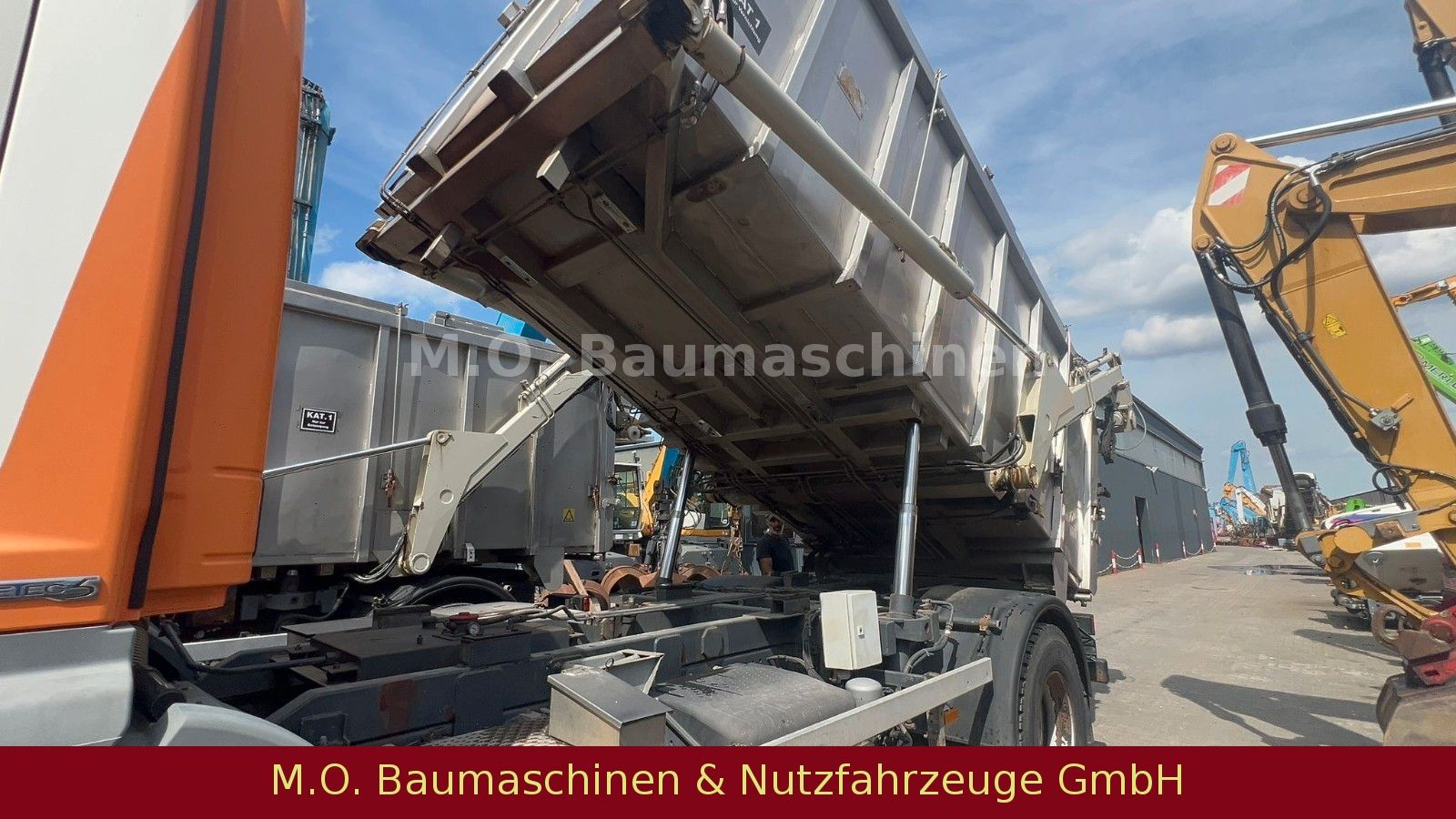 Fahrzeugabbildung Mercedes-Benz Axor 1829 / Euro 5 /Tierkörpertransporter Loosen