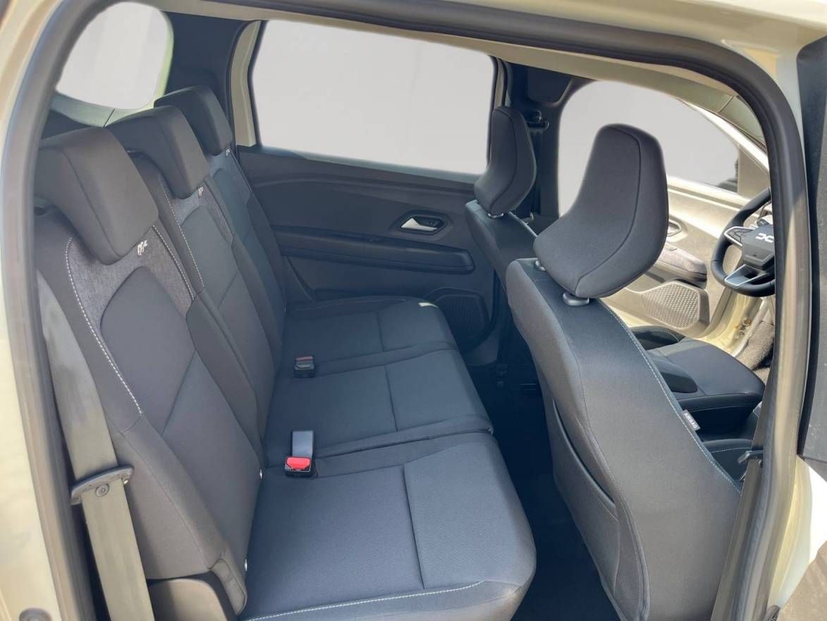 Fahrzeugabbildung Dacia Jogger Expression TCe 110 7-Sitzer