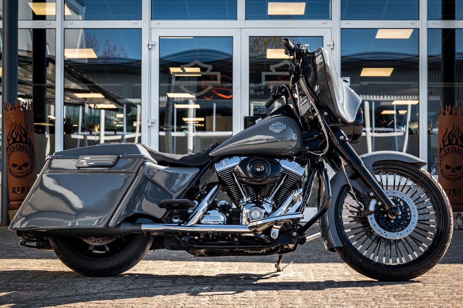 Fahrzeugabbildung Harley-Davidson FLHR ROAD KING  - Fairing - Jekill - 23"Umbau