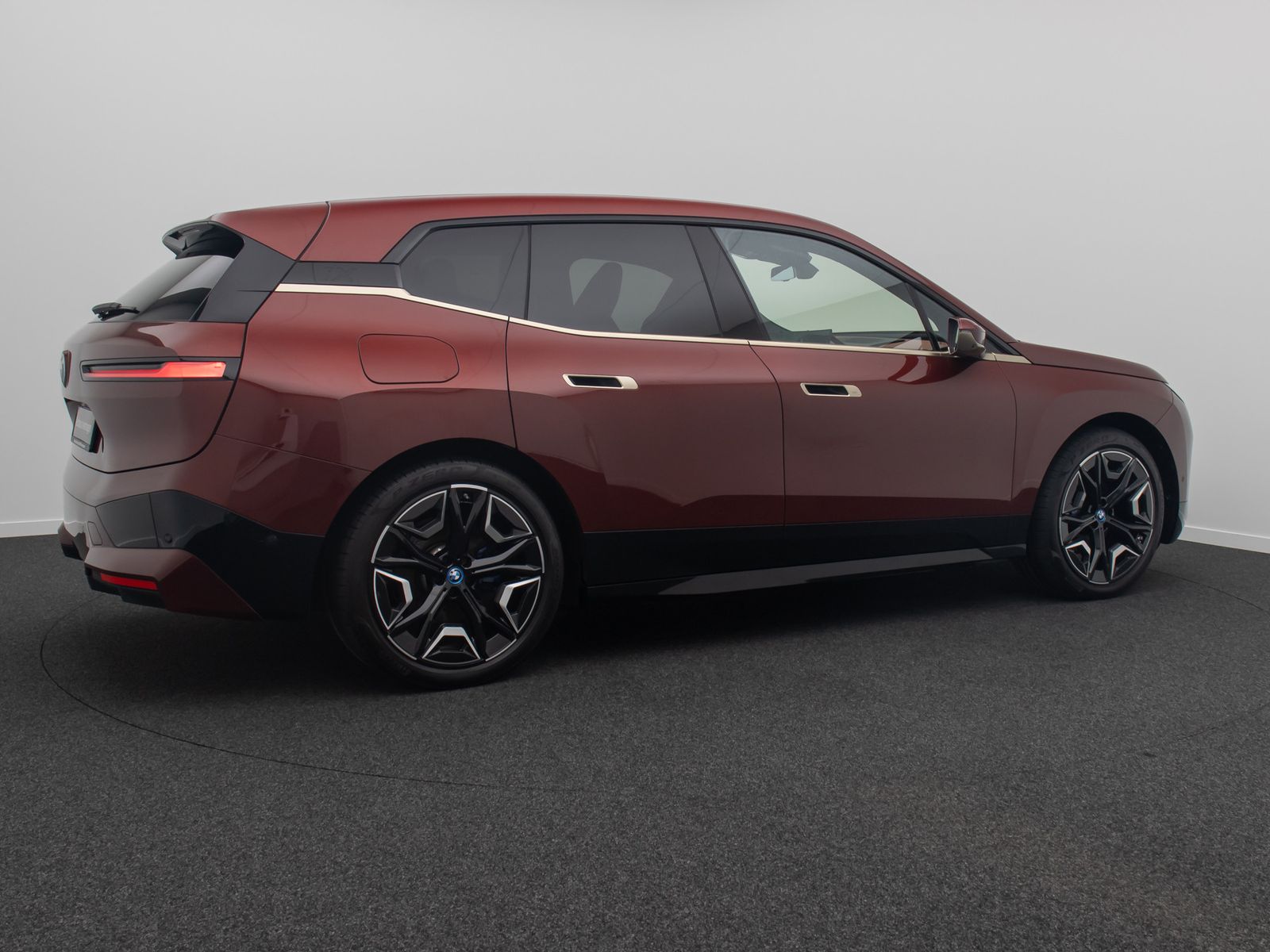 Fahrzeugabbildung BMW iX xD50 Sport Panorama Laser 360&deg;H/K SoftCL 22"