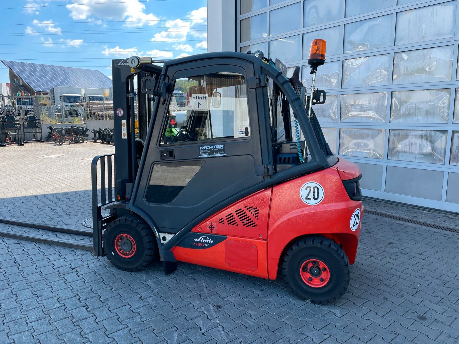Fahrzeugabbildung Linde H20D-02/600 / Triplex 4,71m / 1.918h / Diesel