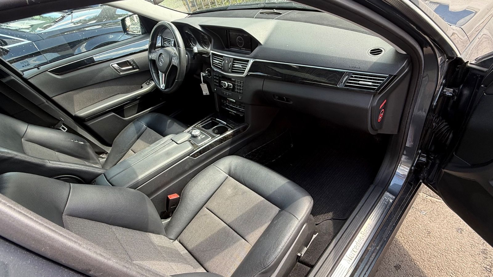 Fahrzeugabbildung Mercedes-Benz E 300 E Limousine E 300 BlueTec Hybrid