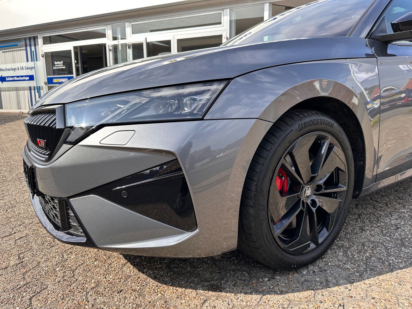 Fahrzeugabbildung SKODA Octavia Combi RS 2.0 TSI Matrix/Pano/Navi/ACC