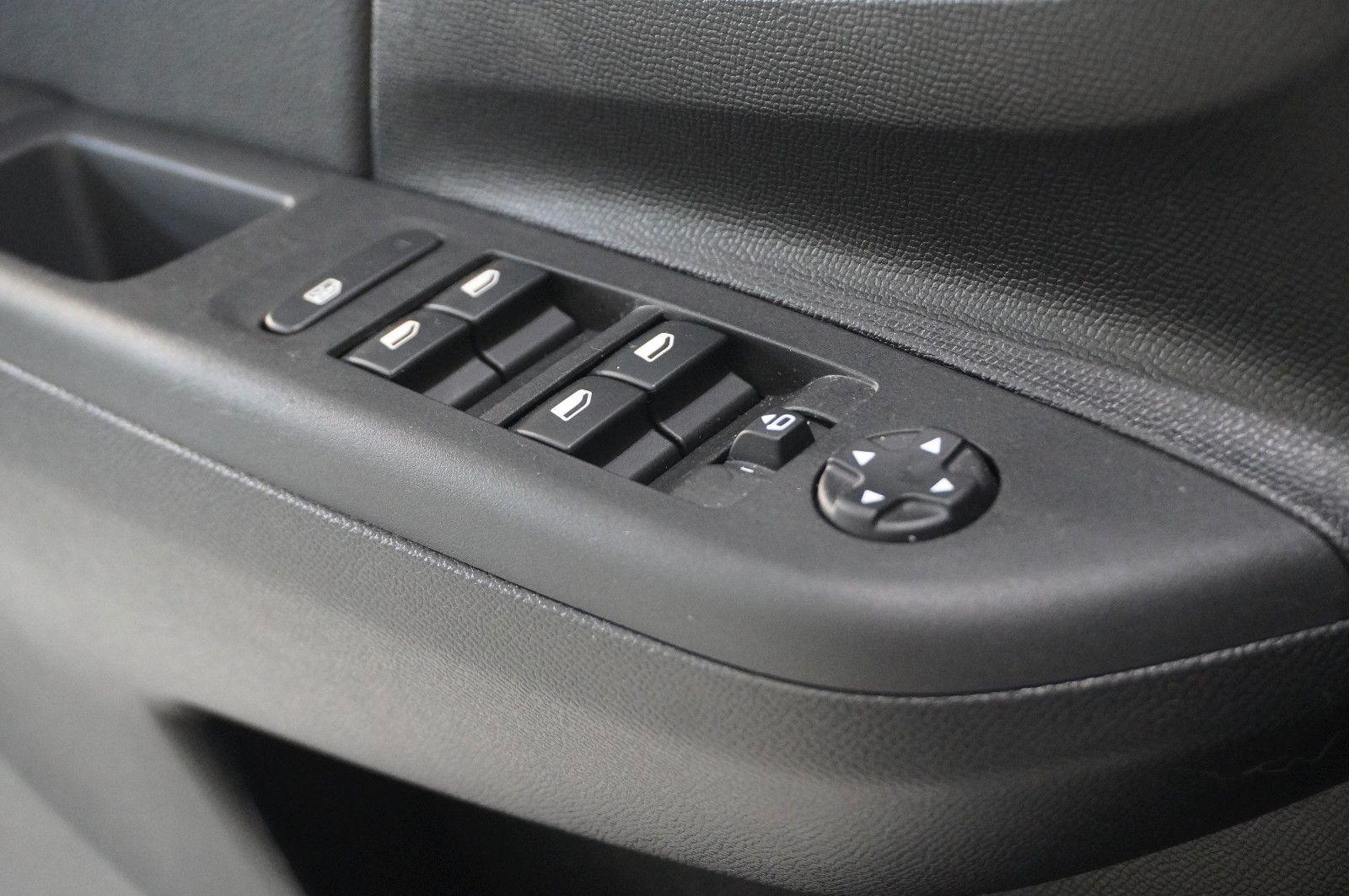 Fahrzeugabbildung Opel Corsa-e ELEGANCE 3-PHASIG NAVI/LED/KAMERA/SH/DAB