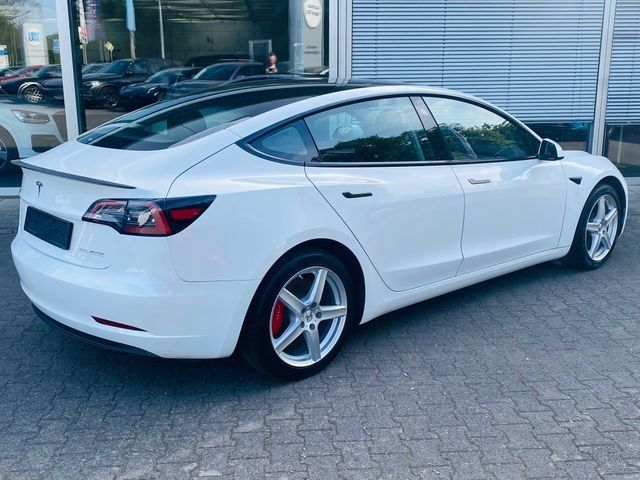 Fahrzeugabbildung Tesla Model 3 PERFORM AWD PANO+NAVI+STDHZ+LED+SHZ+KAM+