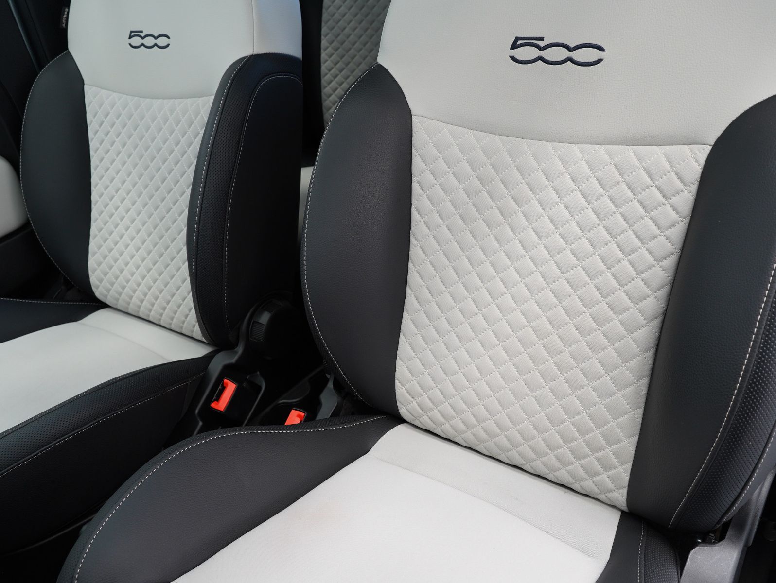 Fahrzeugabbildung Fiat 500 1.0 Mild Hybrid Dolcevita PANO