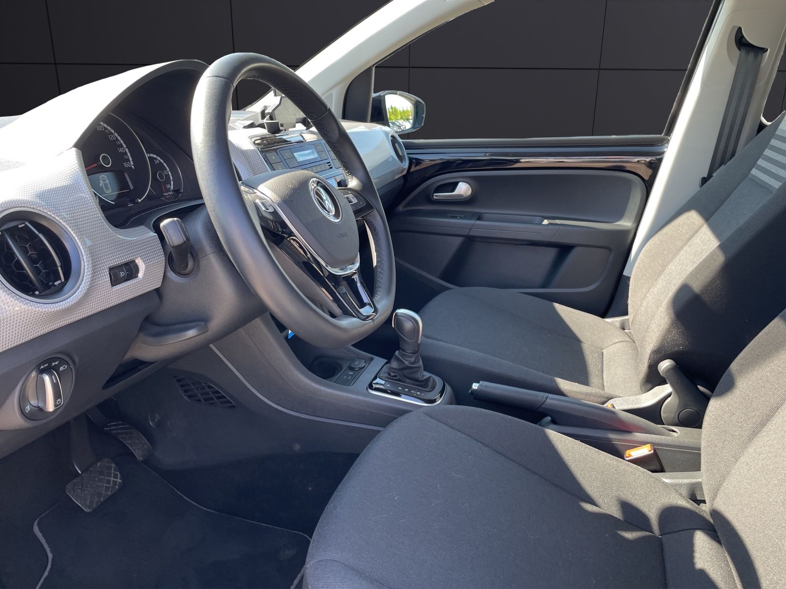 Fahrzeugabbildung Volkswagen e-up! Style Plus CCS Bluetooth SHZ