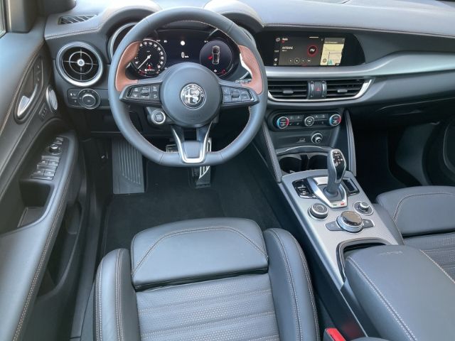 Fahrzeugabbildung Alfa Romeo Stelvio 2.0 Turbo 16V Intensa Q4 Autom. Panorama