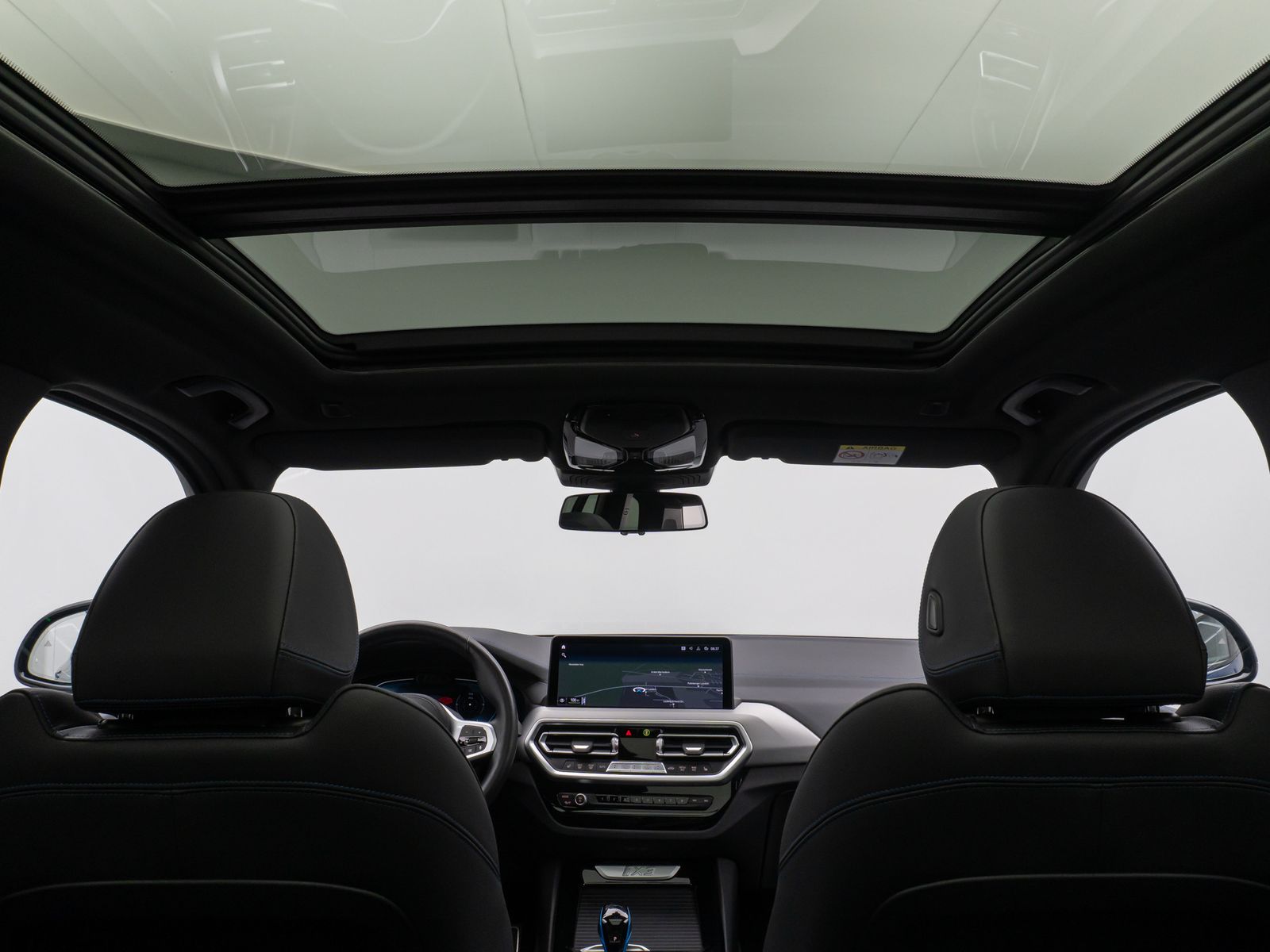 Fahrzeugabbildung BMW iX3 M Sport Impressive Panorama 360° HUD DAB H/K