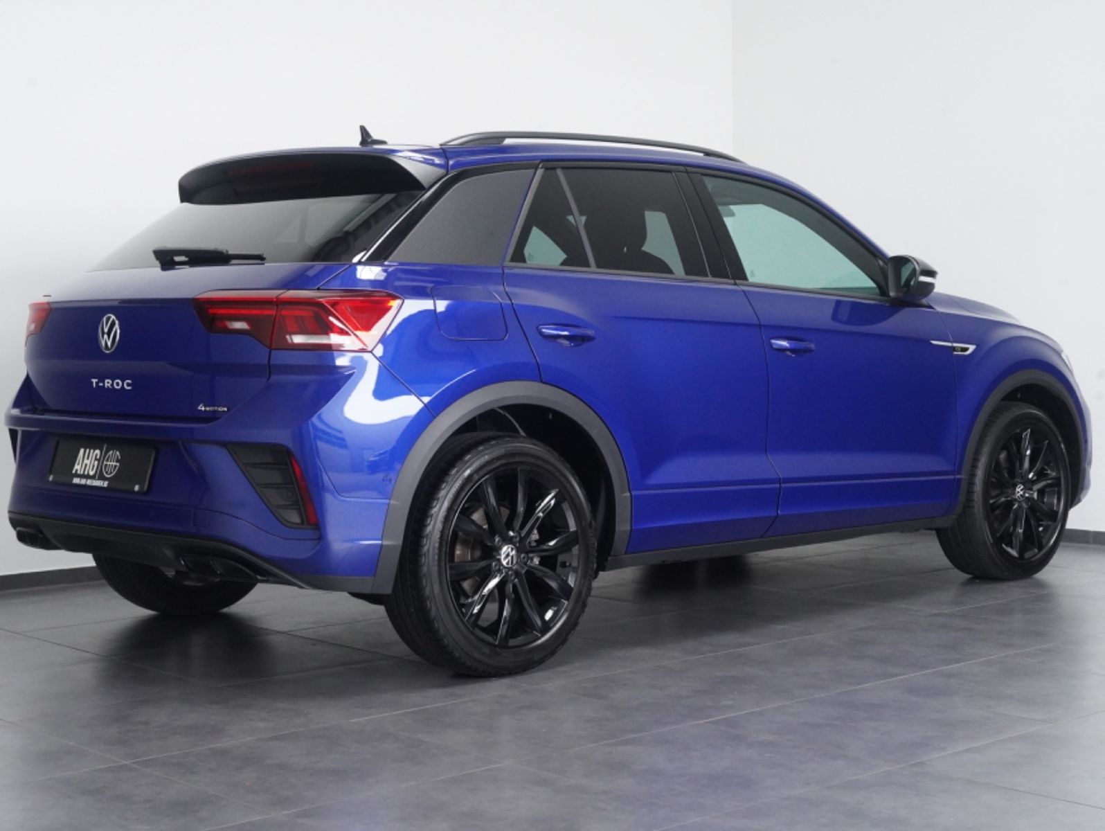 Fahrzeugabbildung Volkswagen T-Roc 2.0 TSI DSG 4Motion R-Line BLACKSTYLE PANO