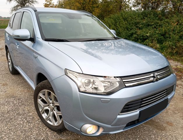 Mitsubishi SUV Outlander PHEV  4x4  AHK 1500kg!