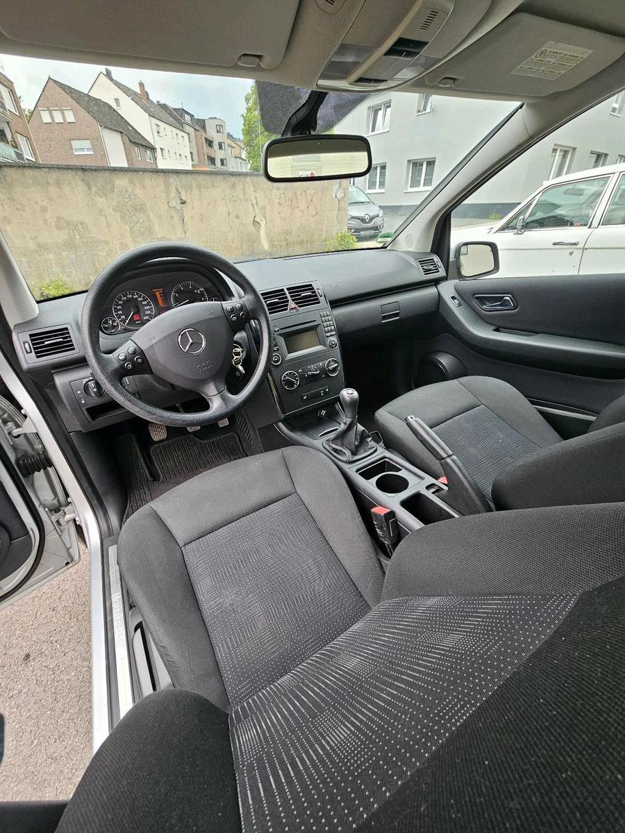 Mercedes-Benz A180 2009 — photo 11