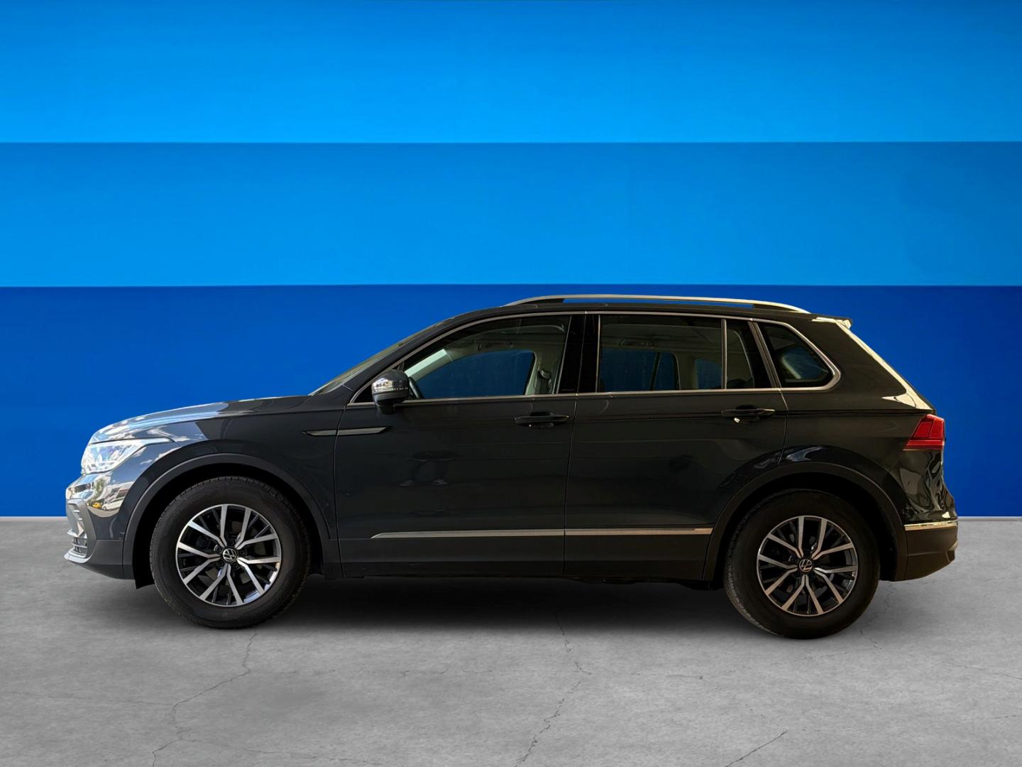 Volkswagen Tiguan 2.0 TDI Life Rear View Business Premium