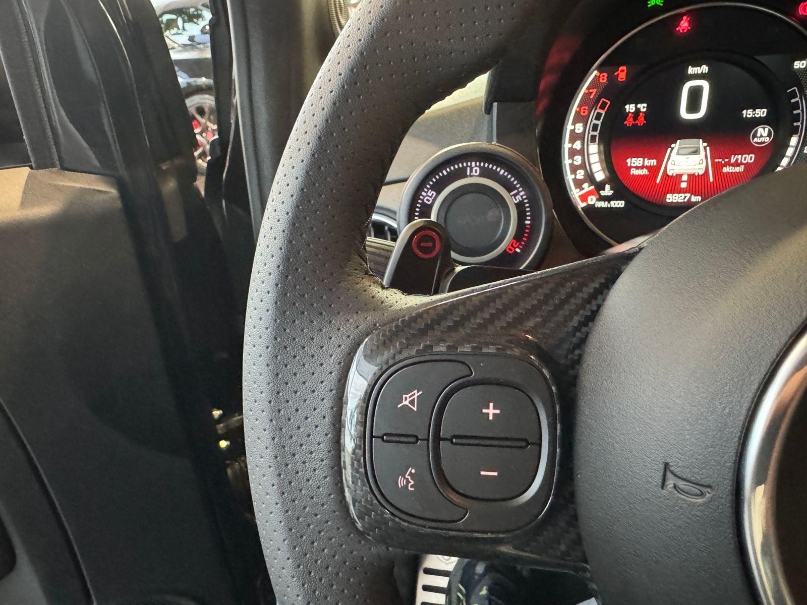 Fahrzeugabbildung Abarth 695C SABELT KLIMA BEATS NAV PDC ALU