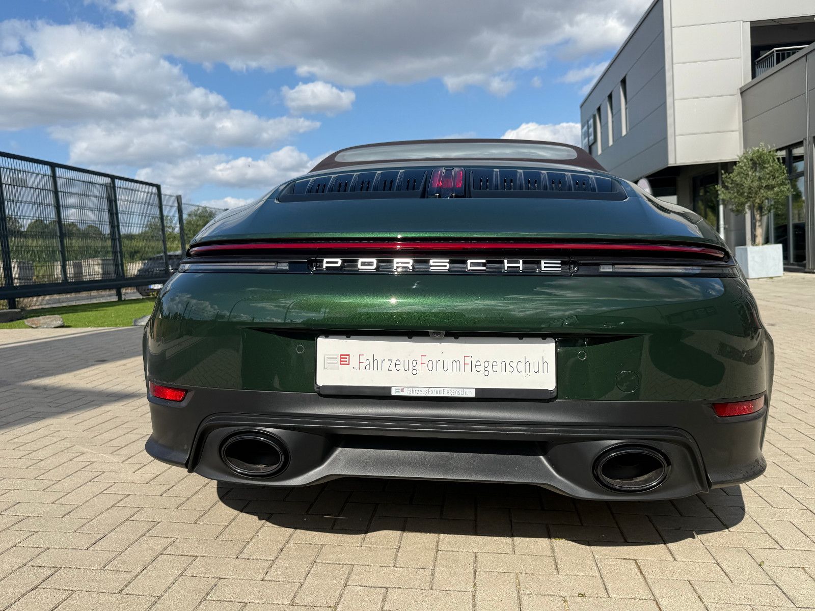 Fahrzeugabbildung Porsche 992.2/911 Carrera S Cabrio-BOSE-14Wege-LED