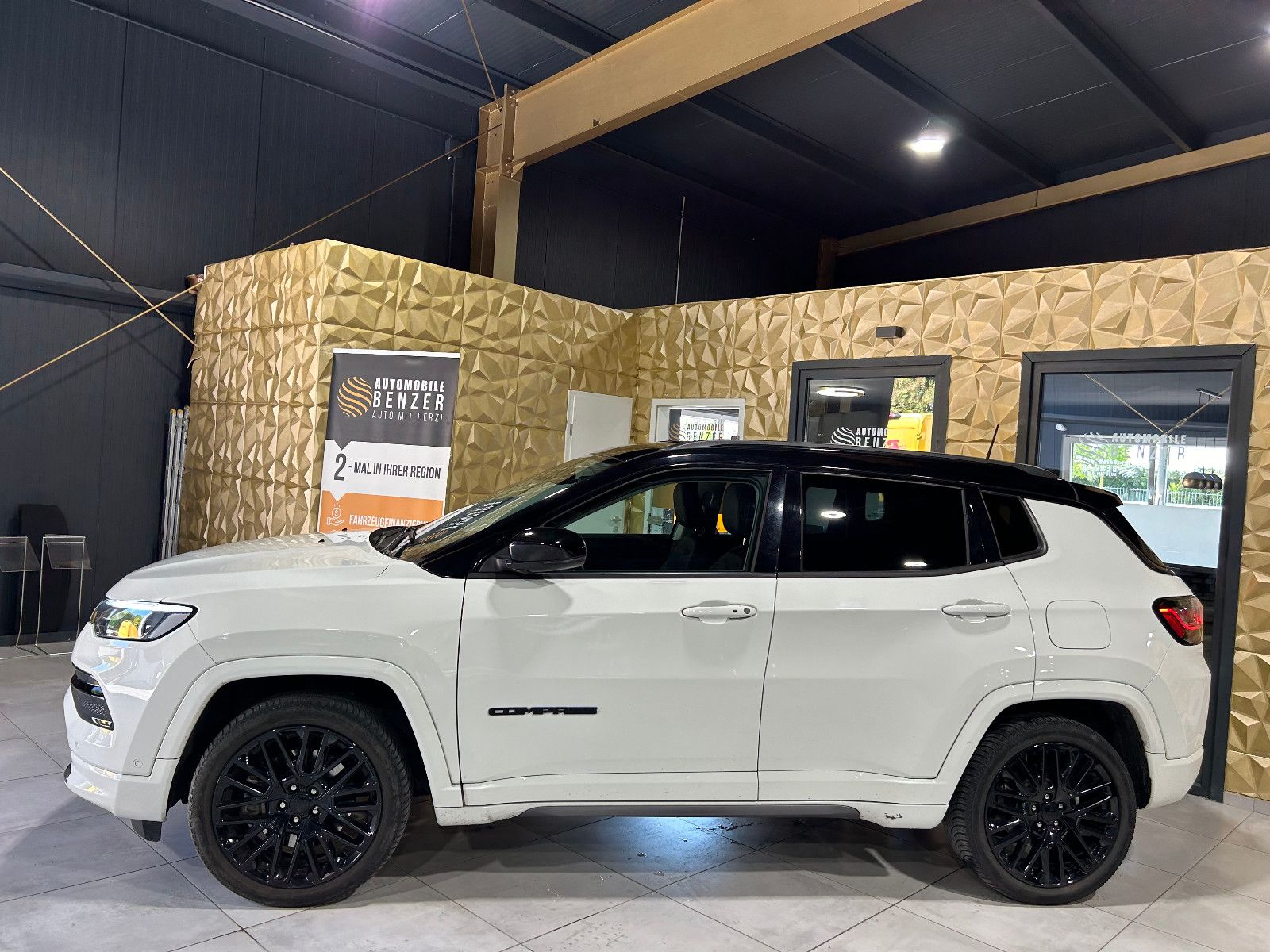 Fahrzeugabbildung Jeep Compass S Plug-In Hybrid 4WD/KAMERA/ACC/NAVI/DAB