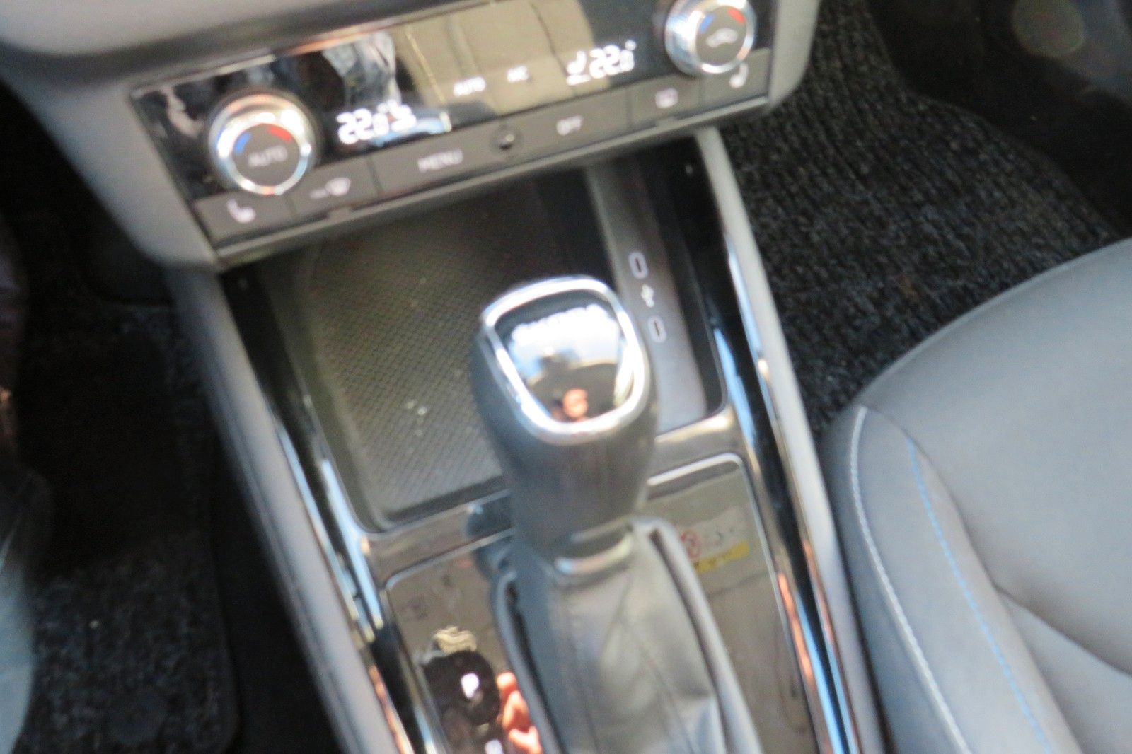 Fahrzeugabbildung SKODA Kamiq Ambition DSG LED AHK GRA PDC SITZH.