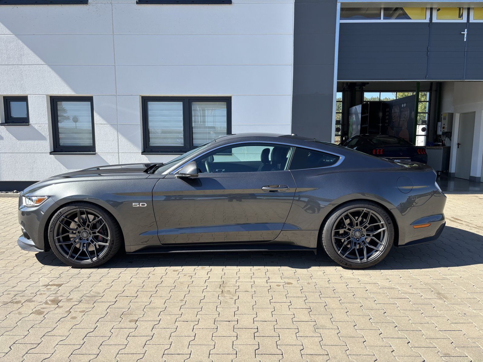 Ford Mustang (GT 5.0 Fastback 20Zoll/KW-V3/COC/SYNC3)