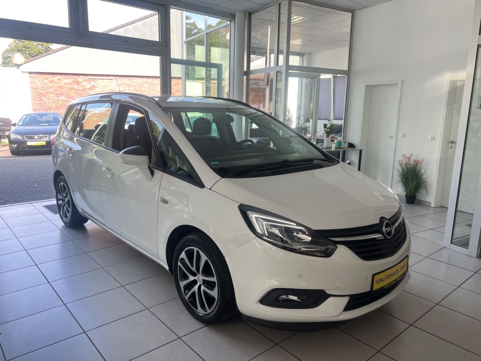 Fahrzeugabbildung Opel Zafira C Edition* Standheizung