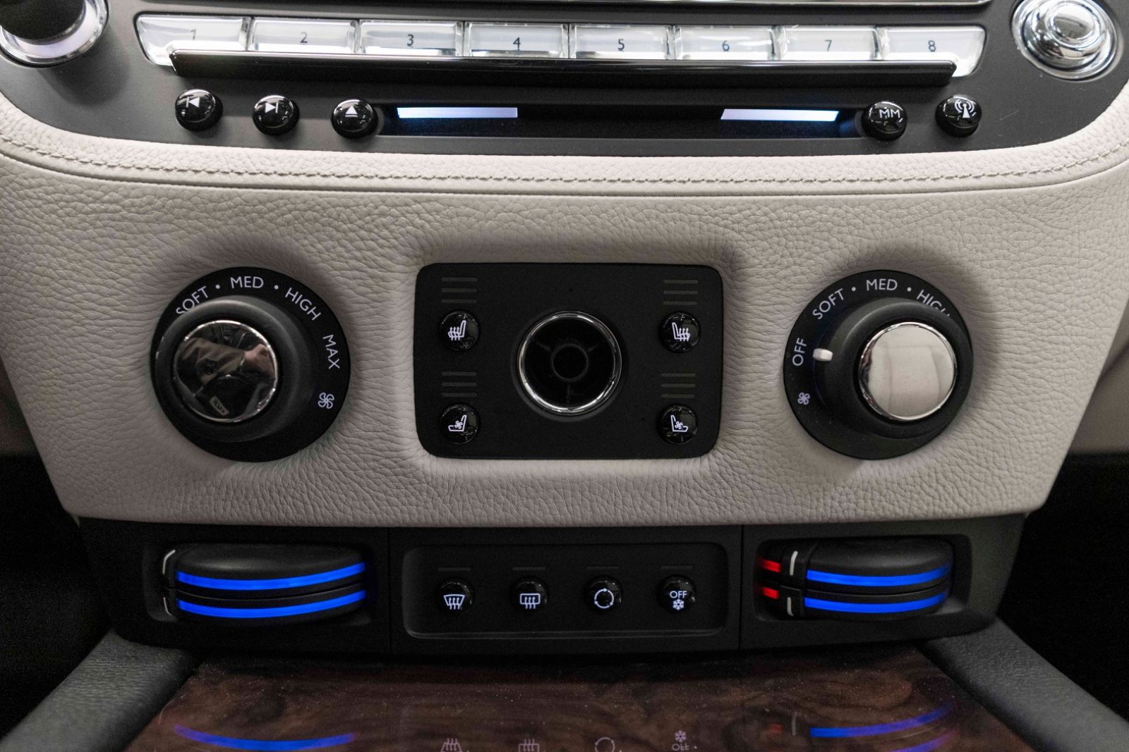 Fahrzeugabbildung Rolls-Royce Ghost V12 TWO TONE FACELIFT STERNHIMMEL KÜHLBOX