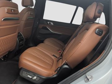 BMW X7 - 7