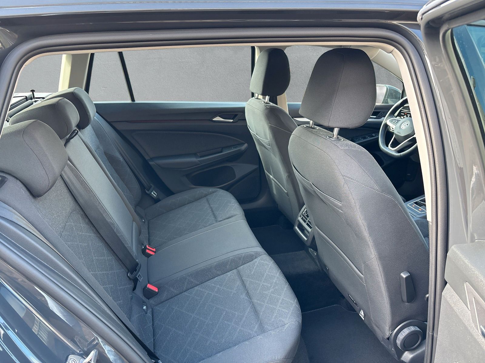 Fahrzeugabbildung Volkswagen Golf Variant 1.0 TSI Life ACC AppConnect SHZ PDC