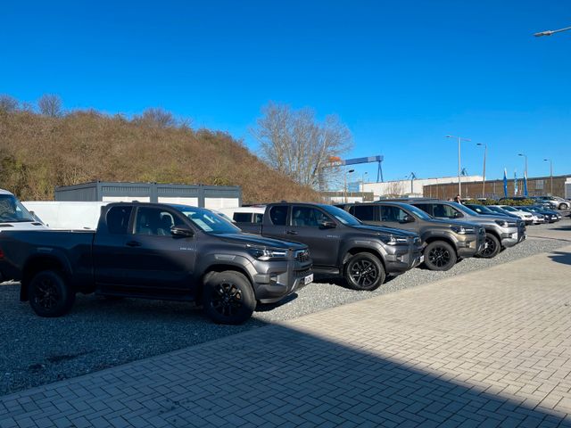 Toyota Hilux Invincible X-Tra Cab Grau Auto