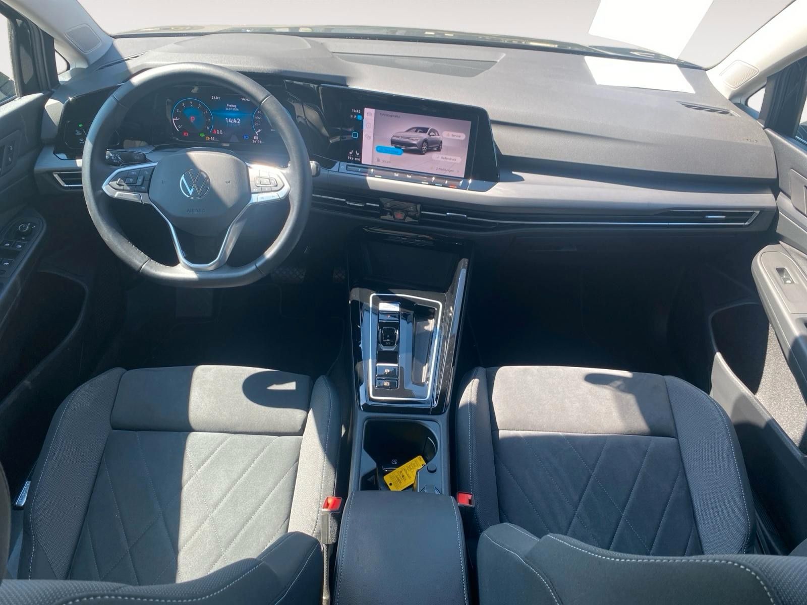 Fahrzeugabbildung Volkswagen Golf 1.5 eTSI DSG Style ACC Winterpaket inkl. WR